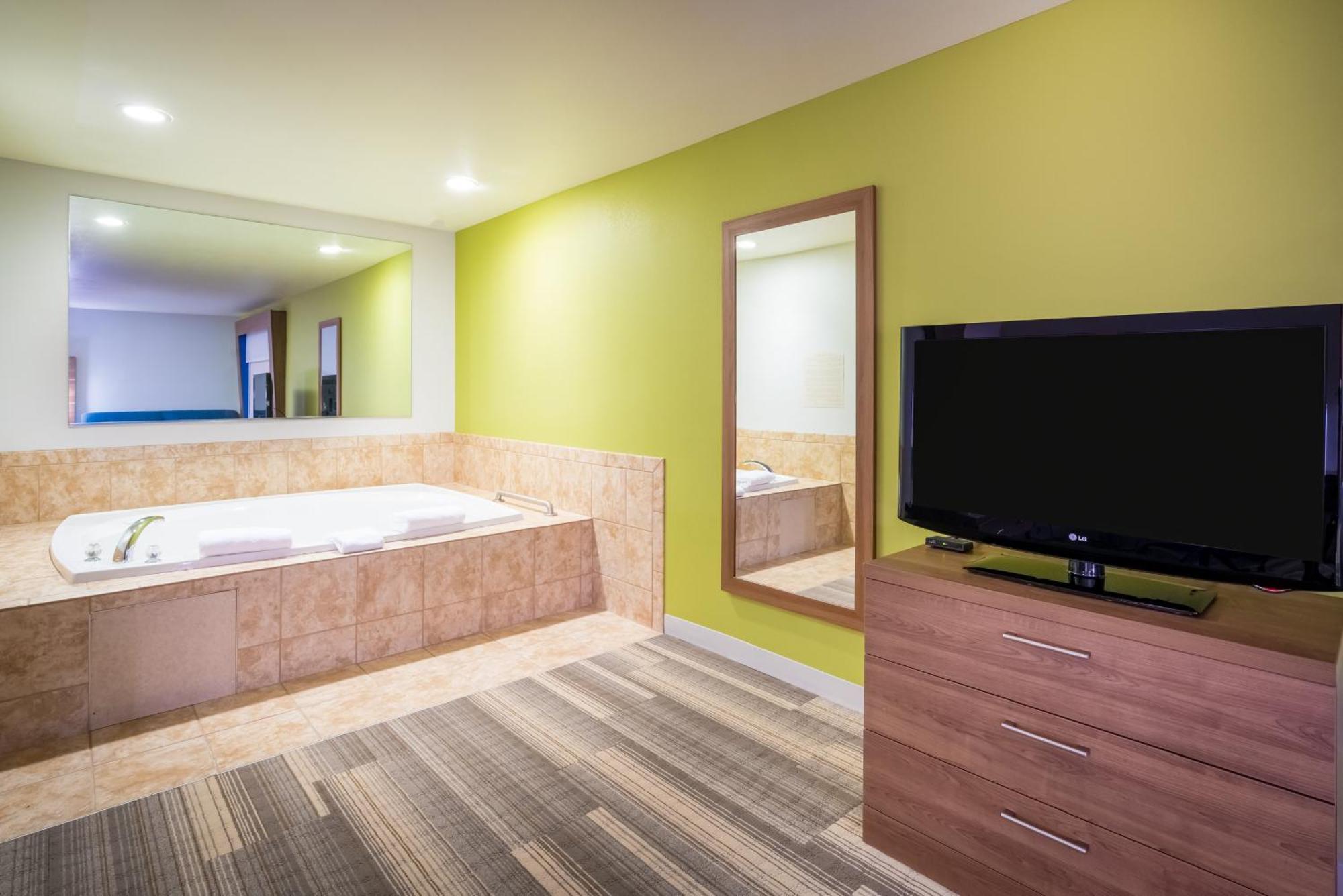 Holiday Inn Express & Suites Rocky Mount Smith Mountain Lake By Ihg Экстерьер фото