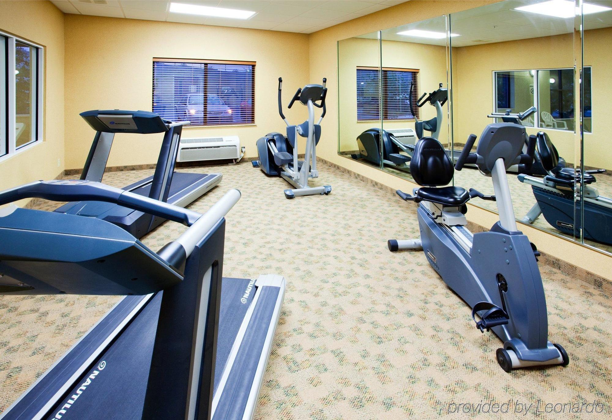 Holiday Inn Express & Suites Rocky Mount Smith Mountain Lake By Ihg Удобства фото