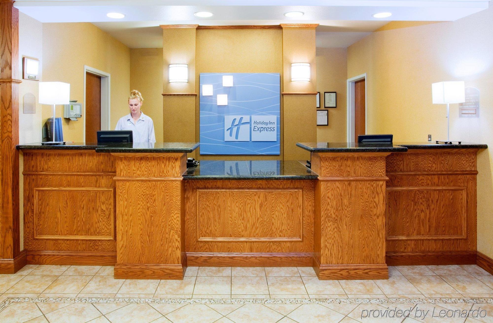 Holiday Inn Express & Suites Rocky Mount Smith Mountain Lake By Ihg Интерьер фото
