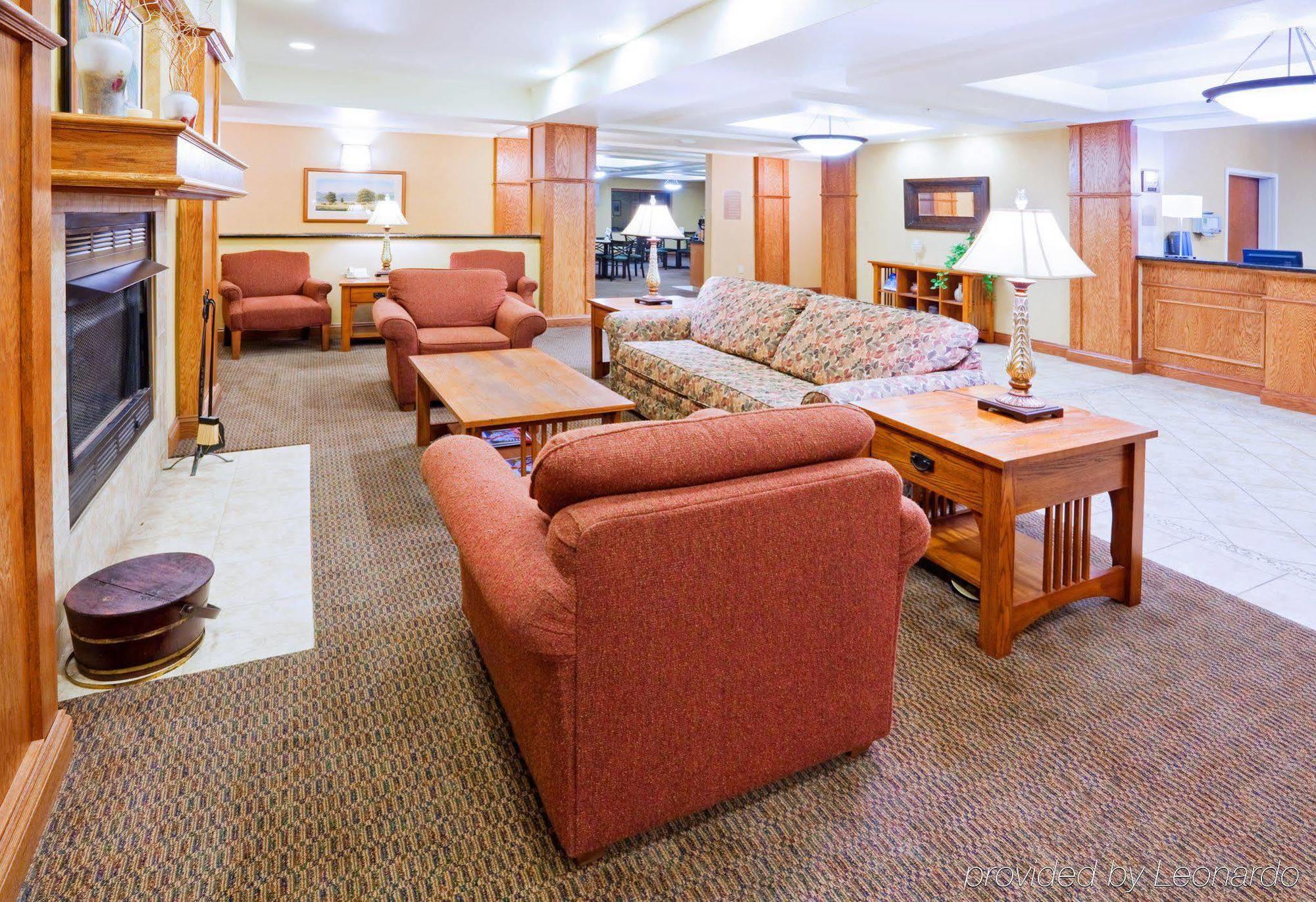 Holiday Inn Express & Suites Rocky Mount Smith Mountain Lake By Ihg Интерьер фото