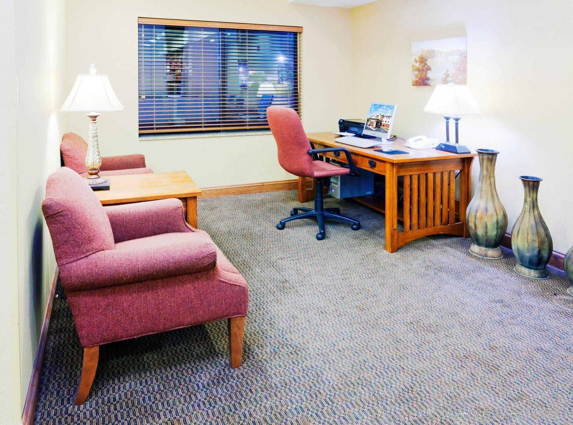 Holiday Inn Express & Suites Rocky Mount Smith Mountain Lake By Ihg Номер фото