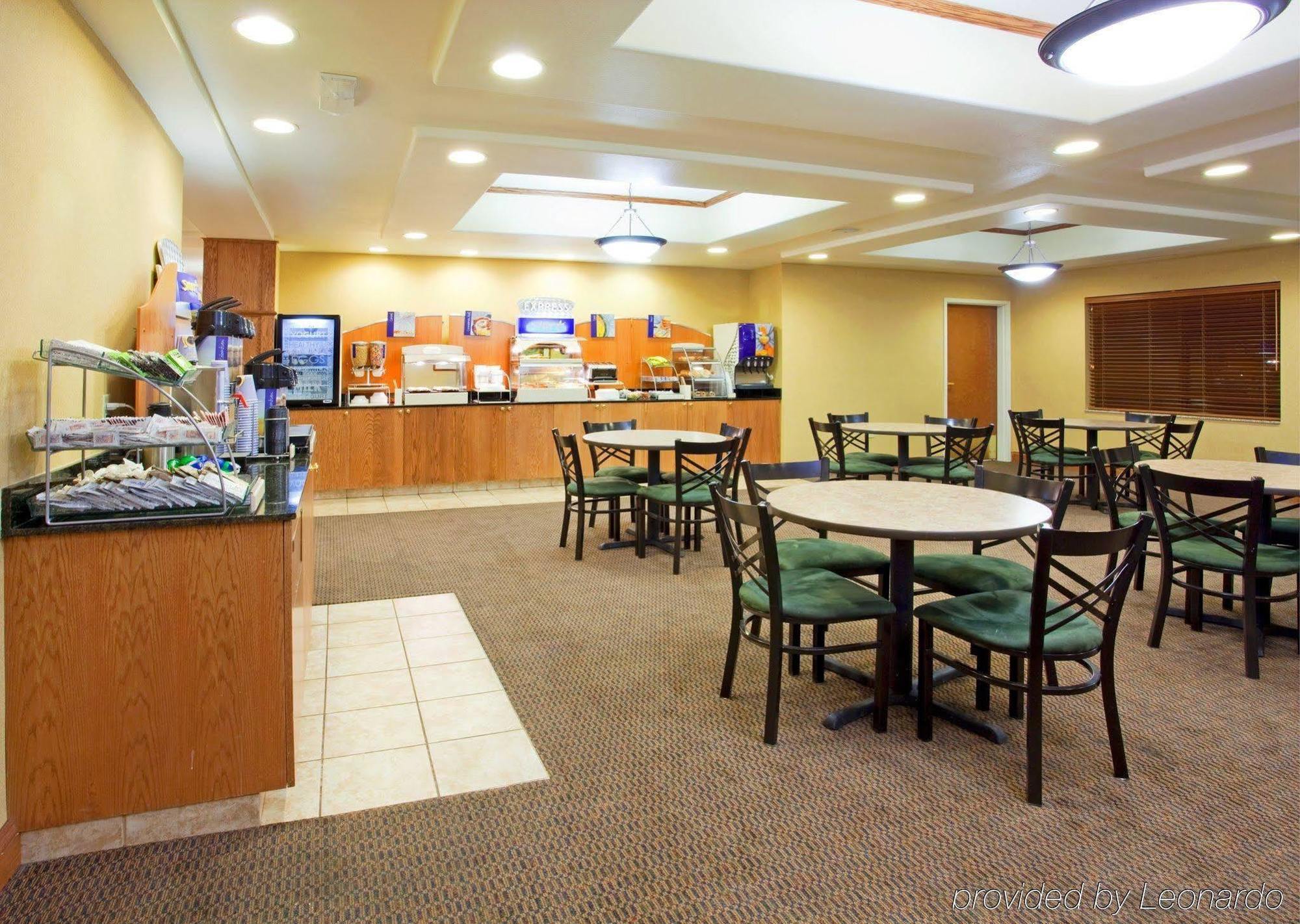 Holiday Inn Express & Suites Rocky Mount Smith Mountain Lake By Ihg Ресторан фото
