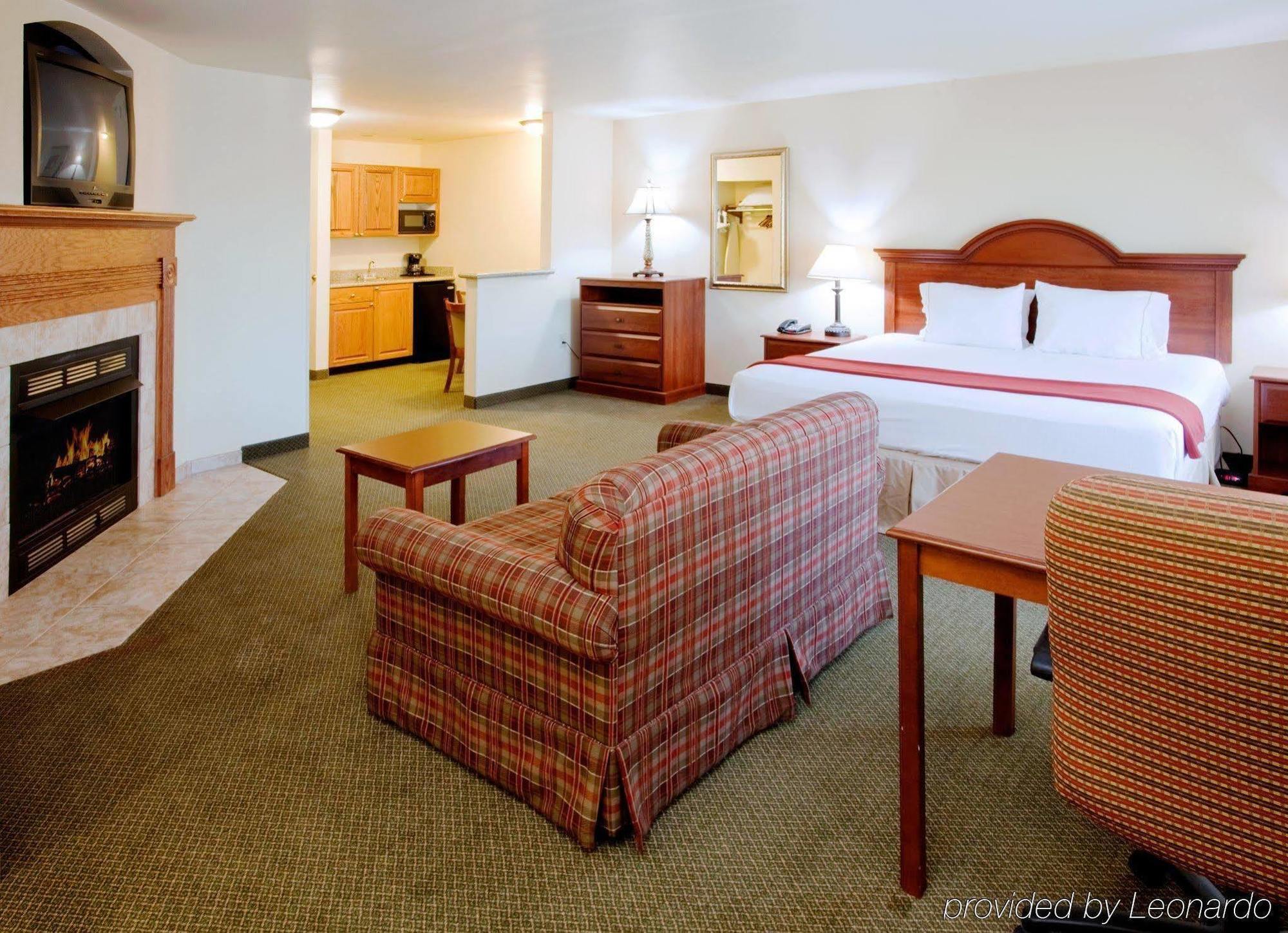 Holiday Inn Express & Suites Rocky Mount Smith Mountain Lake By Ihg Номер фото