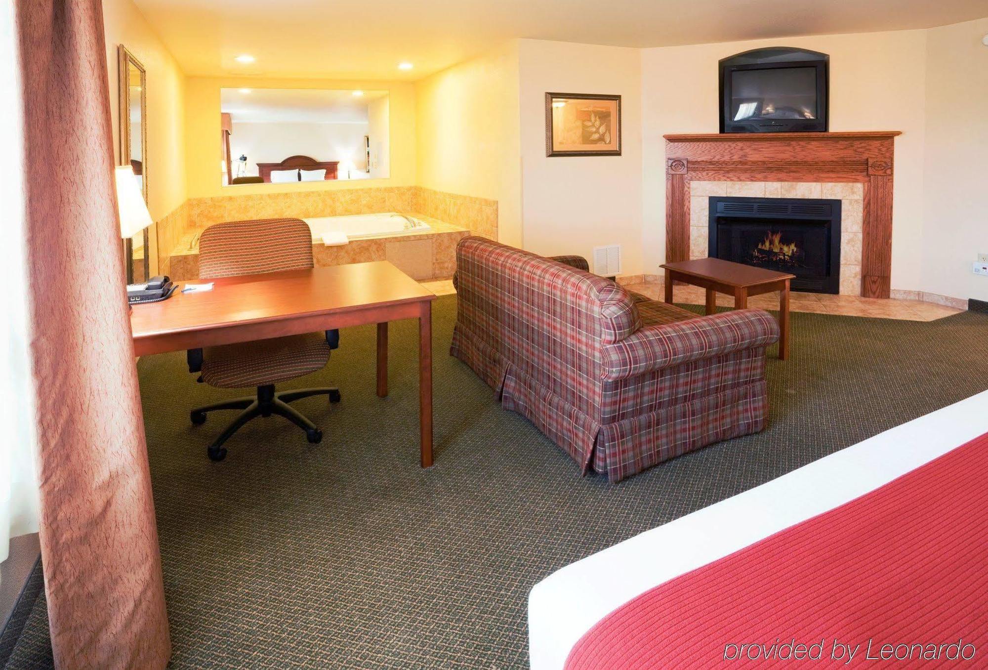 Holiday Inn Express & Suites Rocky Mount Smith Mountain Lake By Ihg Экстерьер фото